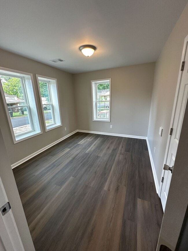 Building Photo - For Rent: Beautifully Renovated 2 Bed / 1 Bath Home – Modern Upgrades Throughout!