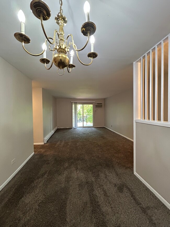 Building Photo - 555 Hill Dr