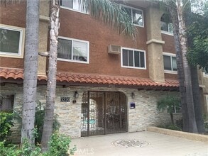 Building Photo - 3220 Altura Ave