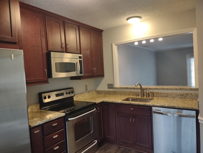 Building Photo - Move In Ready Townhome located in The Gate...