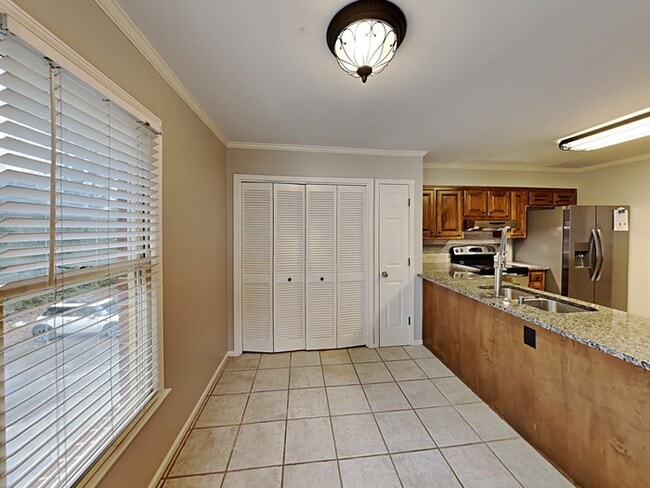 Building Photo - 8878 Carroll Manor Dr