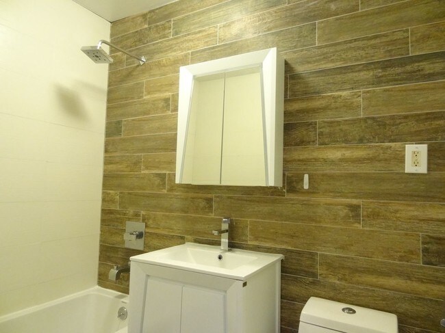 Building Photo - 154 Albany Ave