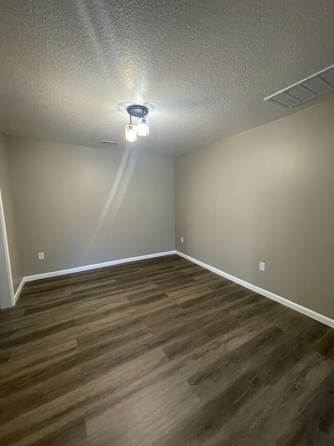 Foto del edificio - Brand new 3 Bedroom in Central Wichita