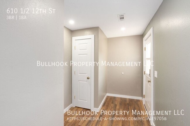 Building Photo - 610 12th St