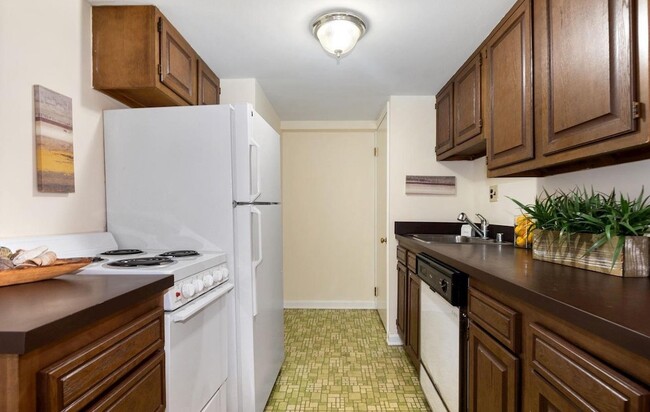 Foto del edificio - 2300 Tunlaw Rd NW