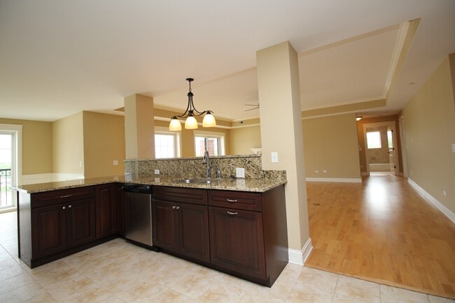Building Photo - 10765 Clocktower Dr