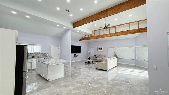 Foto del edificio - 30 Lilac Ave