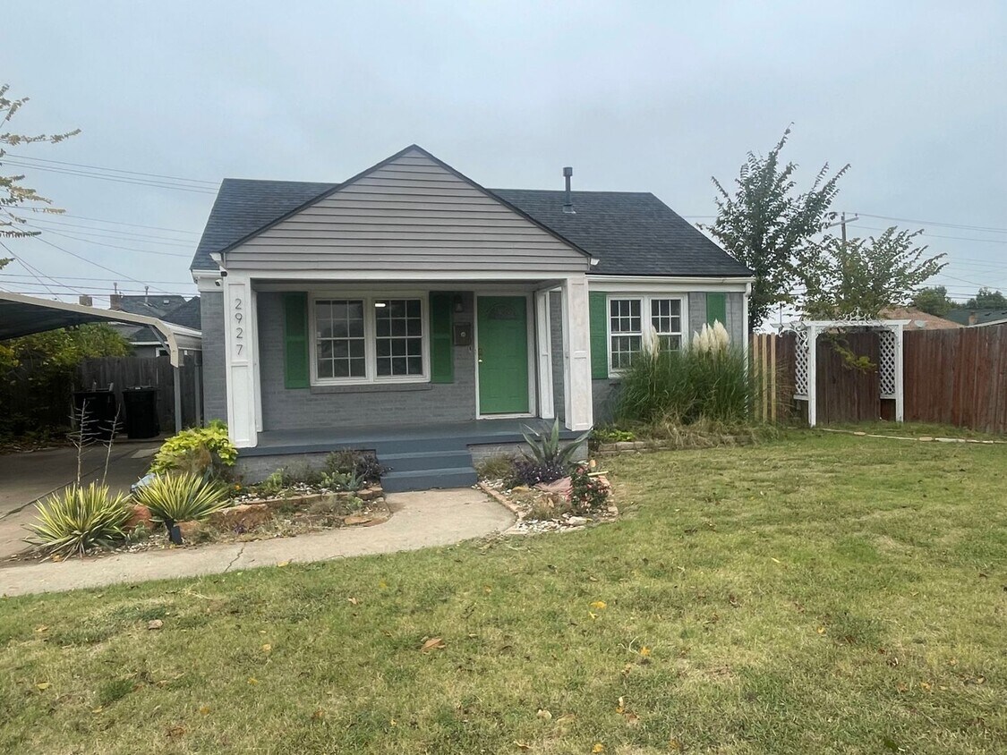 Foto principal - 2 bed, 1 bath all updated and includes ful...