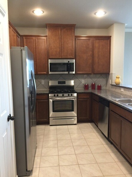 Foto del edificio - 3417 Fawnwood Dr