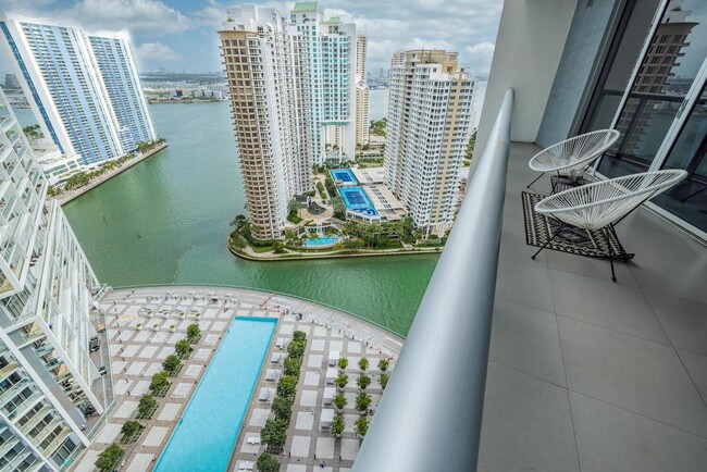 Foto del edificio - 495 Brickell Ave
