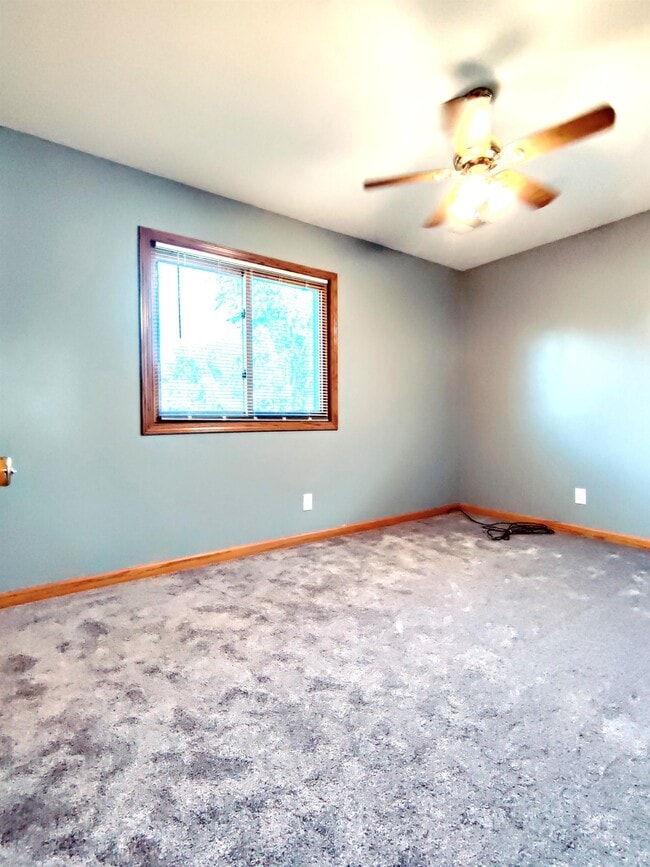 Building Photo - 1362 Grace Cir