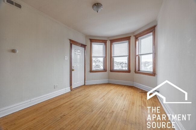 Foto del edificio - 2442 N Ashland Ave