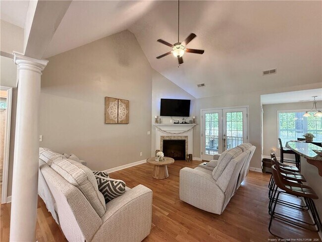 Foto del edificio - 275 Maplewood Dr