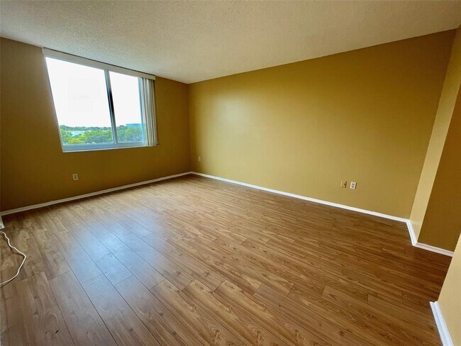 Foto del edificio - 919 Hillcrest Dr