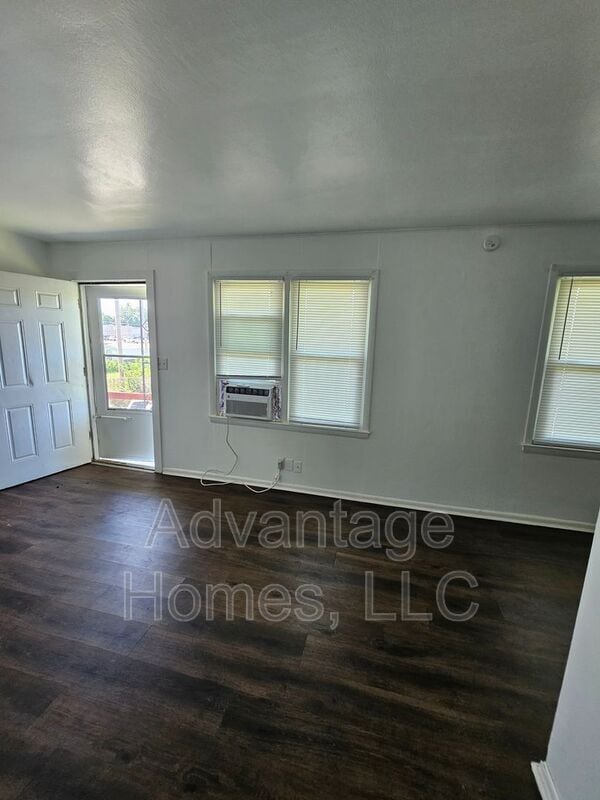 Building Photo - 1007 N Scott Ave