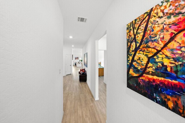 Foto del edificio - Primary Closet Made for Kings & Queens - UP TO 1 MONTH FREE RENT AVAILABLE!
