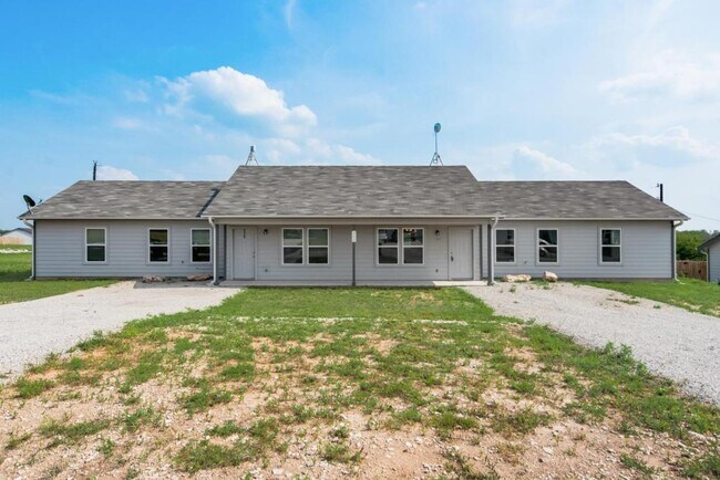 Building Photo - 113 Lynn Court Unit 100 Decatur, Tx 76234