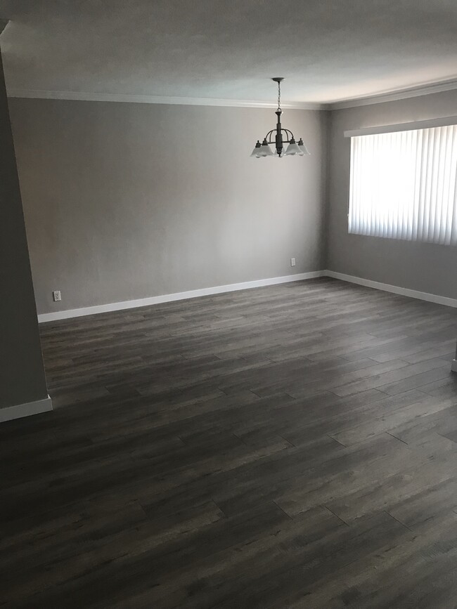 Foto del edificio - 4915 Tyrone Ave