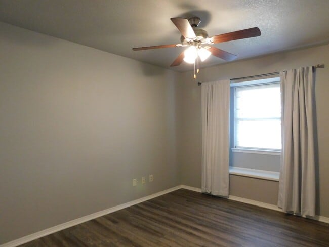 Building Photo - 3 bedrooms, 2 baths Van Buren AR