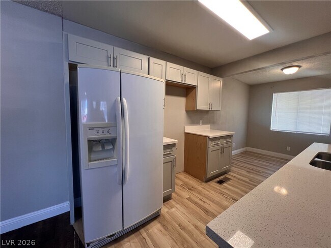 Foto del edificio - 5901 Idle Ave