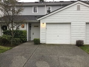 Building Photo - 10030 Holly Dr