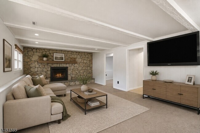 Foto del edificio - 18 Deerwood Ave
