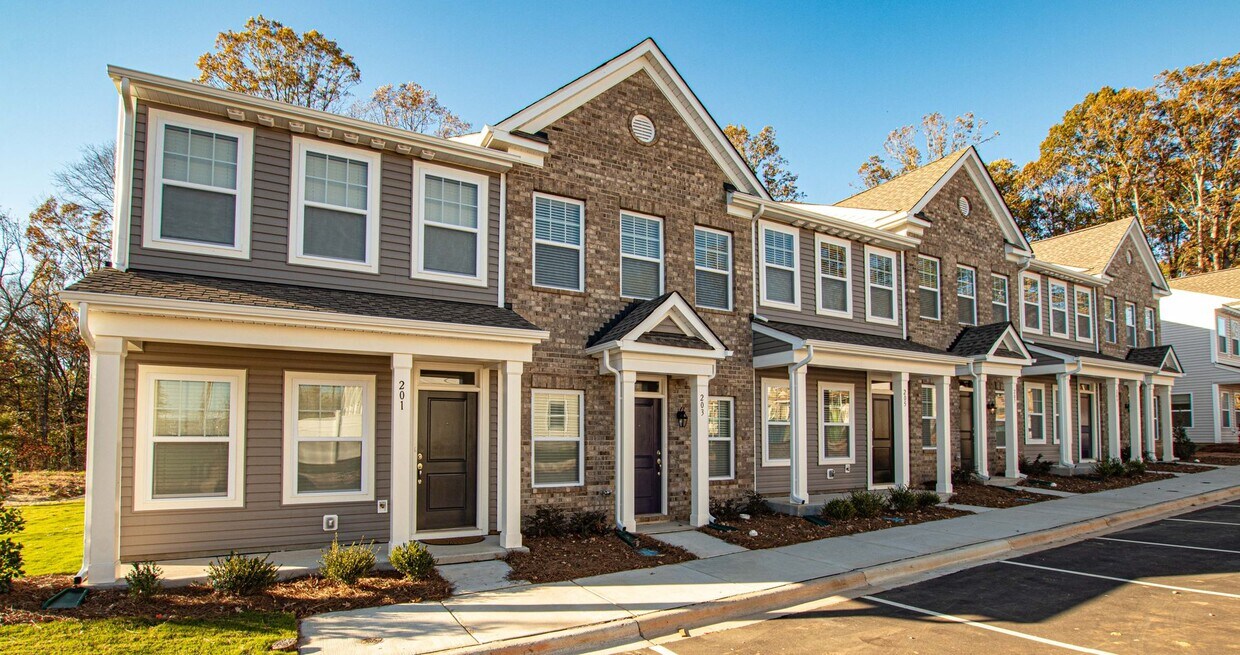Primary Photo - BEAUTIFUL 2 Bedroom Townhome in Cox Mill D...