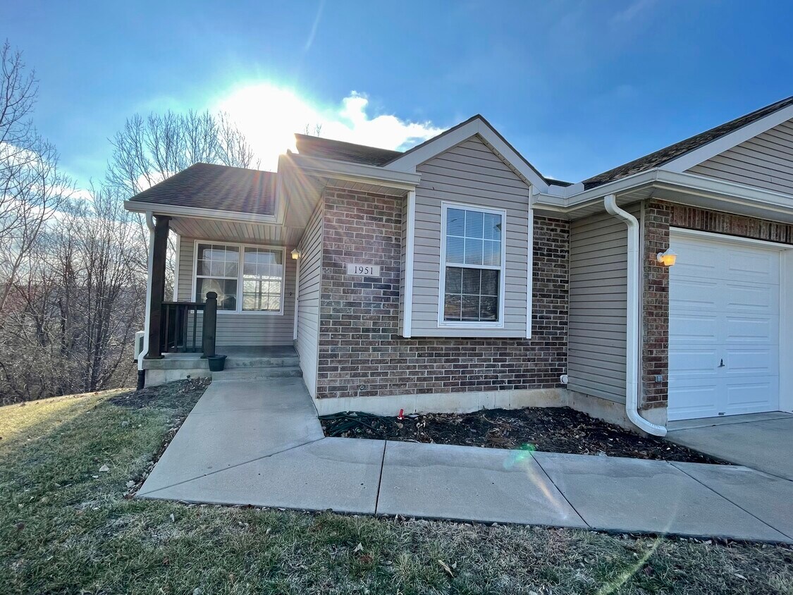 1951 S Powahatan Ct, Independence, MO 64057 Townhome Rentals in
