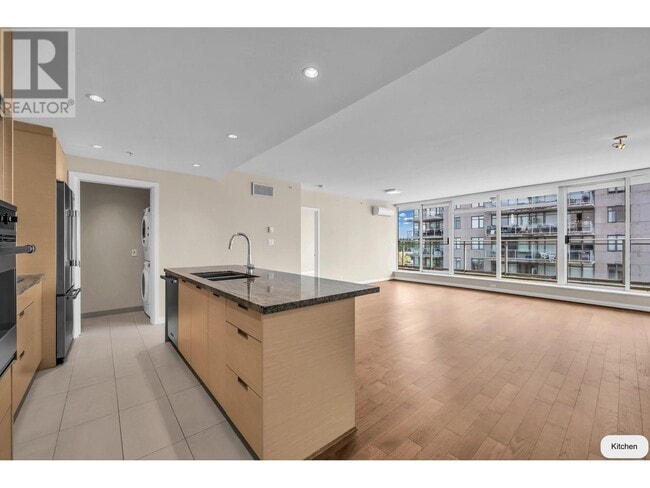 Building Photo - 892-892 Carnarvon St
