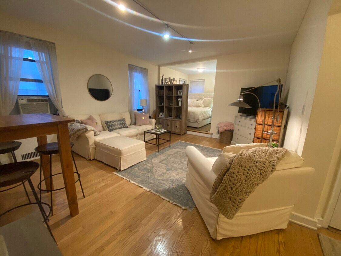 Foto principal - 246 E 46th St