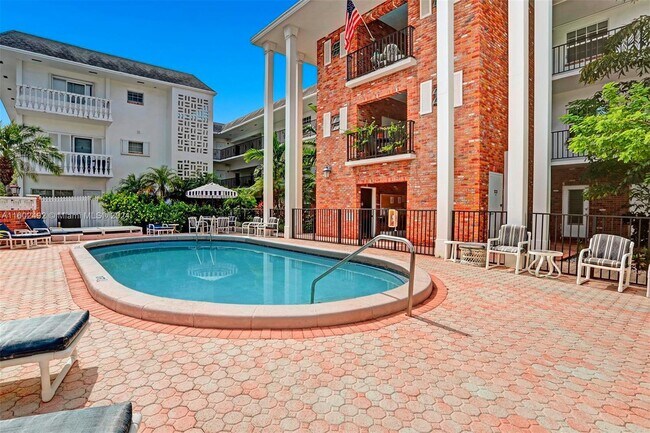 Foto del edificio - 2500 NE 9th St
