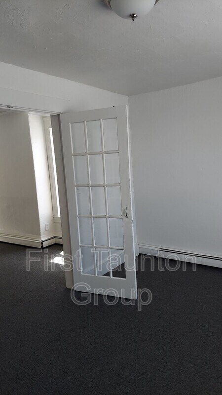 Building Photo - 9 Cedar St