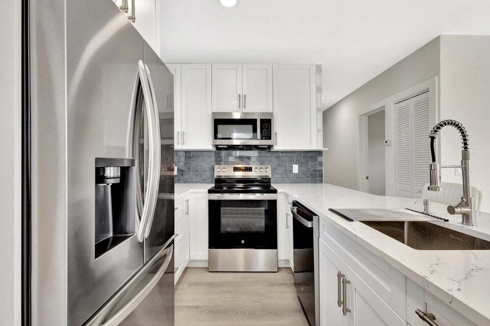 Primary Photo - 1335 Lee St