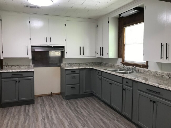Building Photo - 21046 Hwy 167 - Dry Prong