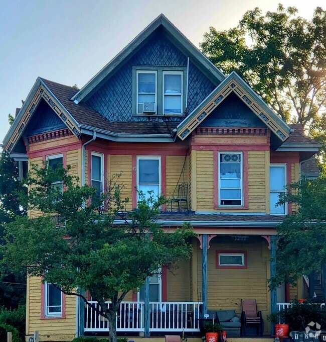 Building Photo - 1202 Brady St
