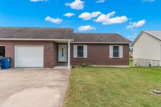 Building Photo - 124-130 Comanche Ln