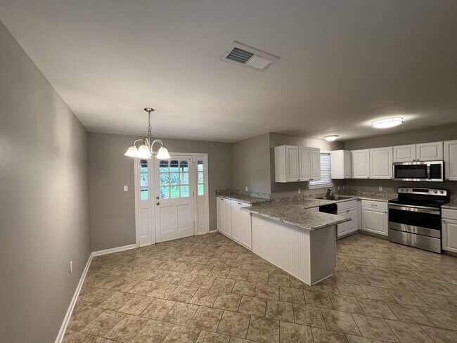 Building Photo - HEART OF DENHAM SPRINGS!