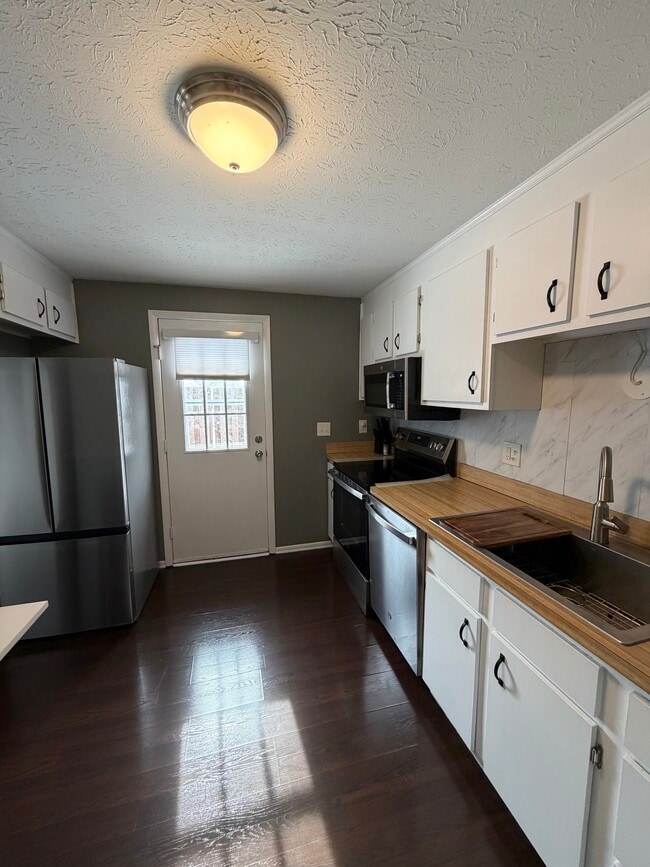 Building Photo - 1799 Higby Dr