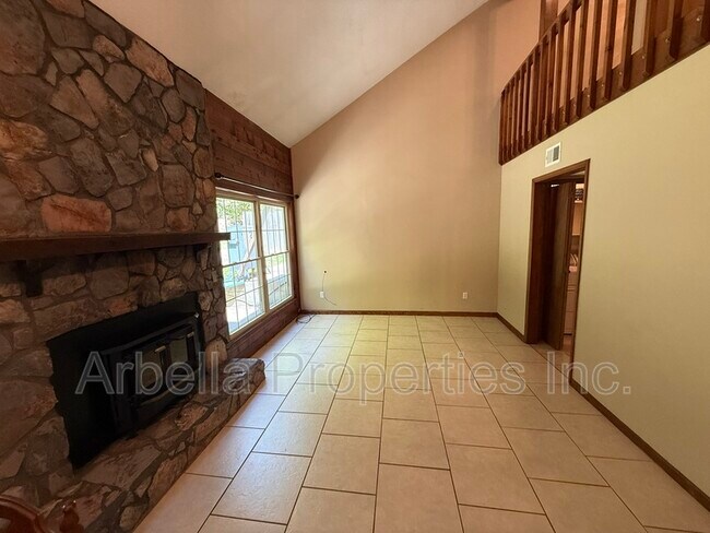 Foto del edificio - 1608 Herrin Dr