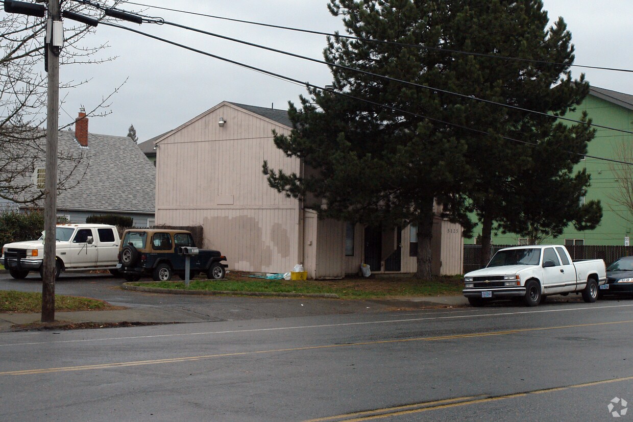 Building Photo - 5123-5125 NE Killingsworth St