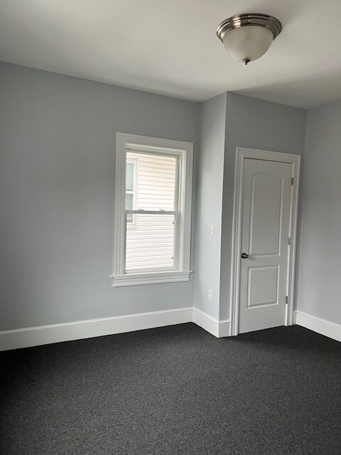 Dormitorio - 653 Broadway St