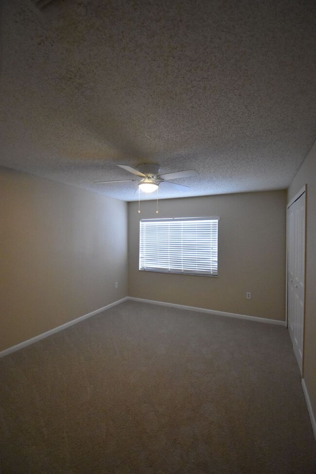 Foto del edificio - 2Bdrm 1.5Bath -- Townhome near UCF and Wat...