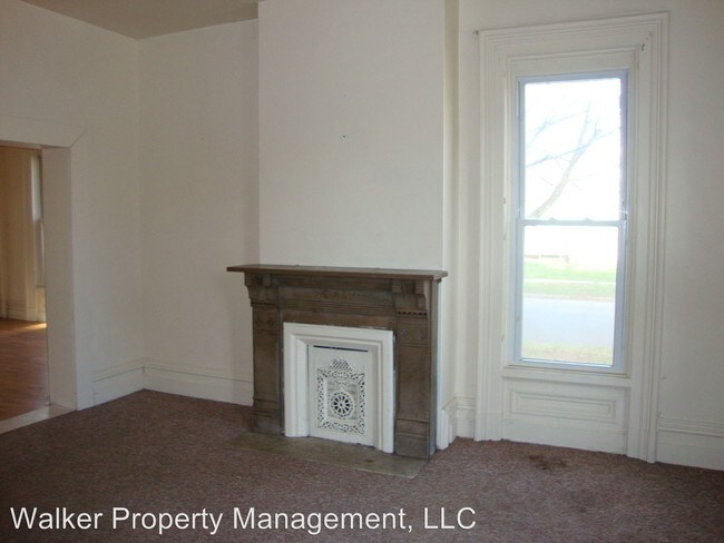Building Photo - 203 W Holmes St