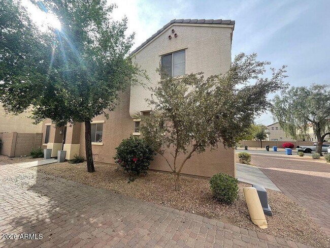 Building Photo - 1332 E Dunbar Dr