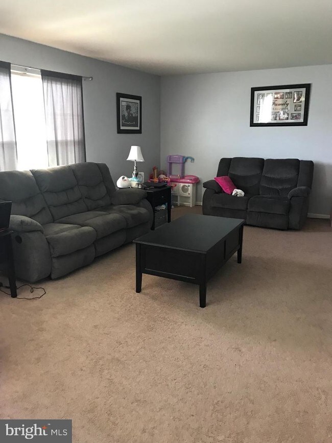 Foto del edificio - 215 N Sandy Ln