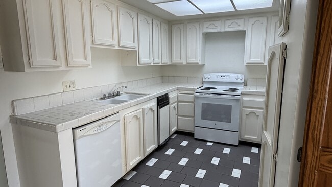 Foto del edificio - 2805 E 3rd St