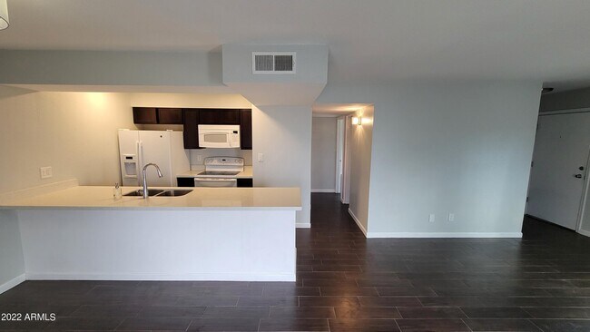 Foto del edificio - 1702 W Village Way