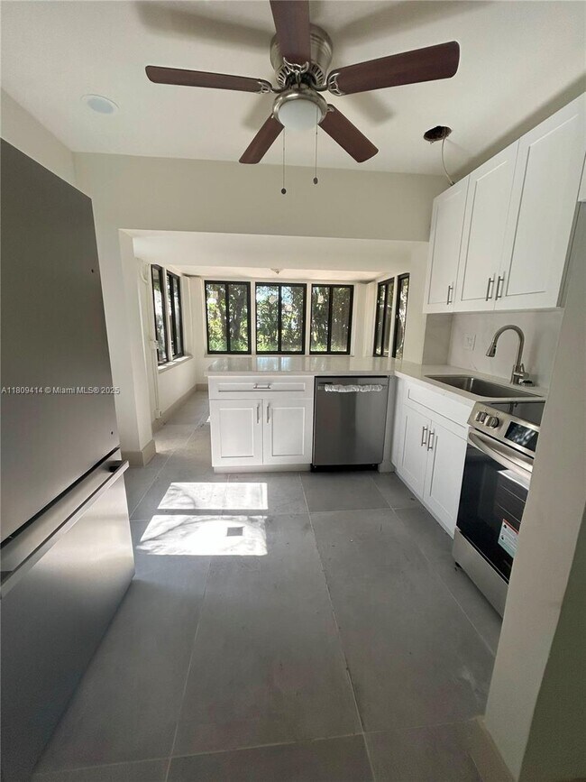 Foto del edificio - 421 SW 11th St
