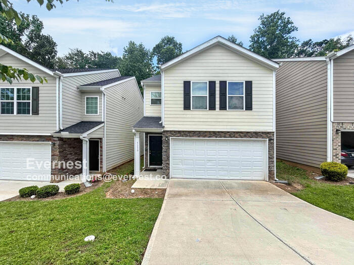 Primary Photo - Inviting 3-Bedroom Home with Convenient Lo...