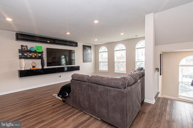 Foto del edificio - 9637 Block St